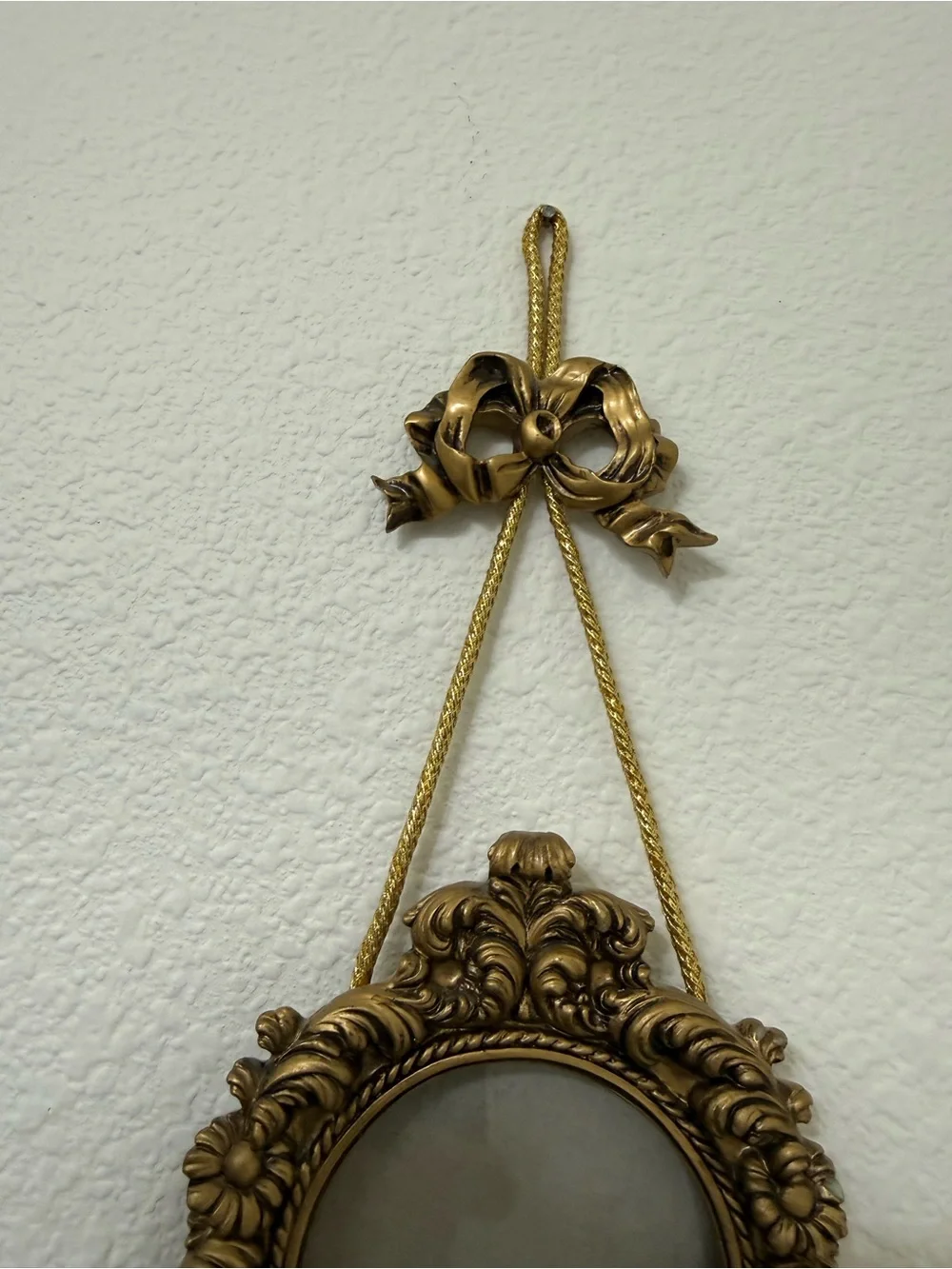 Ornate Double Round Wall Frame in Antique Gold